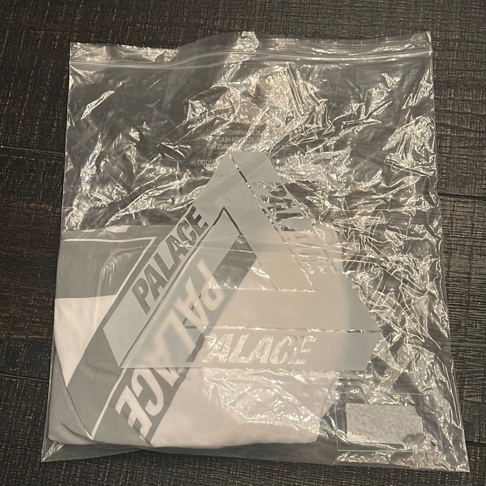 White Palace T-Shirt Size L very good condition worn once no rips or stains